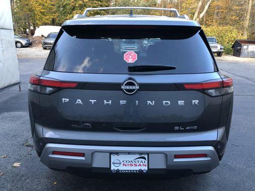 2025 Nissan Pathfinder SL 4WD