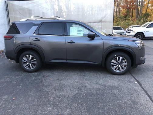 2025 Nissan Pathfinder SL 4WD