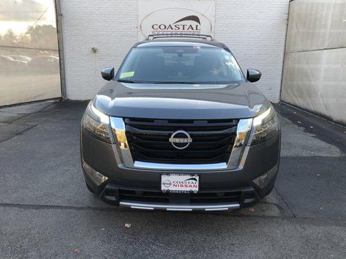 2025 Nissan Pathfinder SL 4WD