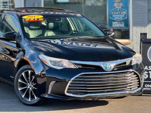 Black 2017 Toyota Avalon Hybrid Limited