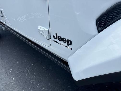 2024 Jeep Gladiator Sport