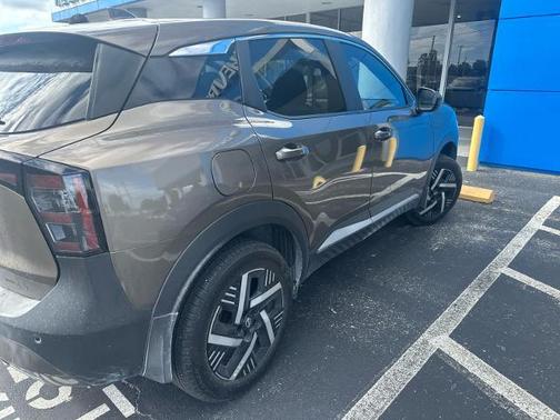 2025 Nissan Kicks SV