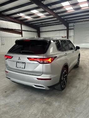 2023 Mitsubishi Outlander SE