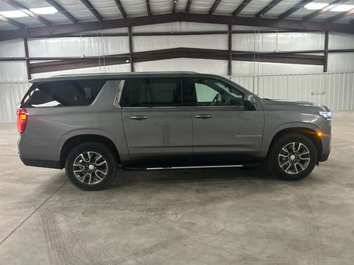 2022 Chevrolet Suburban LT