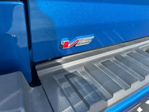 2022 GMC Canyon Elevation Standard