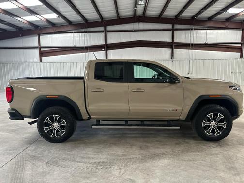 2023 GMC Canyon AT4