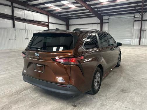 2022 Toyota Sienna XLE