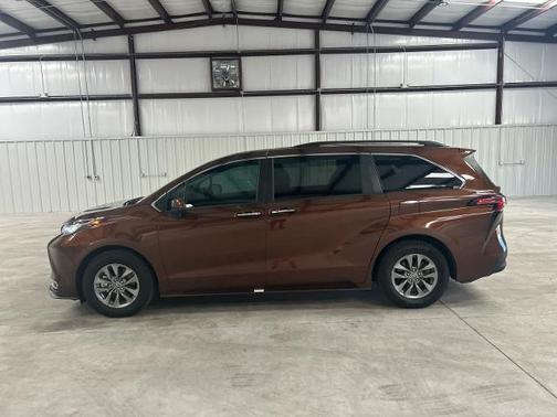 2022 Toyota Sienna XLE