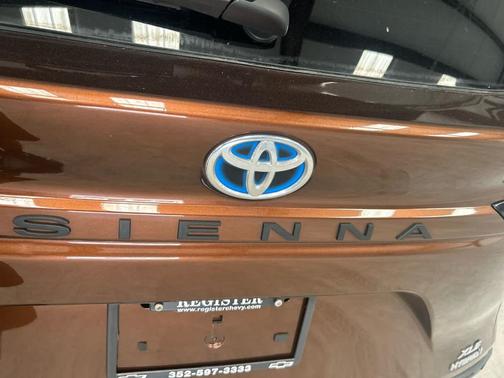 2022 Toyota Sienna XLE