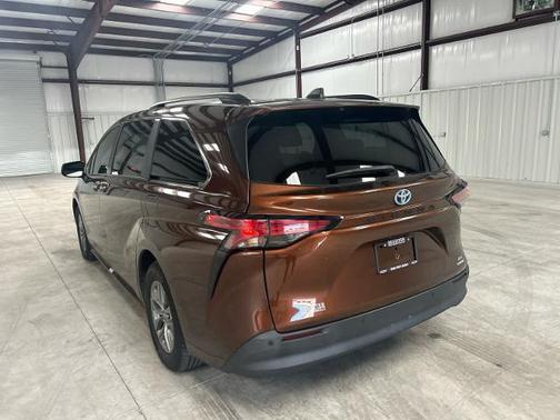 2022 Toyota Sienna XLE