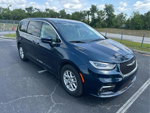 2023 Chrysler Pacifica Touring-L
