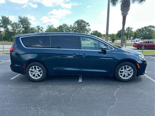 2023 Chrysler Pacifica Touring-L