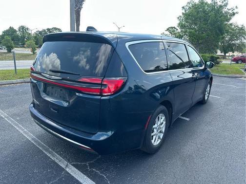 2023 Chrysler Pacifica Touring-L