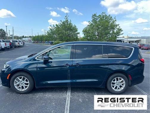 2023 Chrysler Pacifica Touring-L