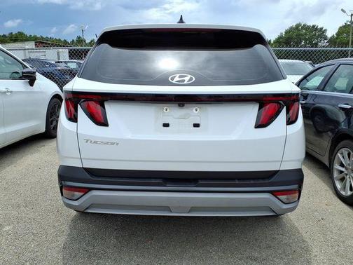 Serenity White Pearl 2025 Hyundai TUCSON SE