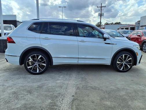 2022 Volkswagen Tiguan 2.0T SEL R-Line 4MOTION