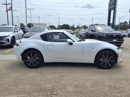 Snowflake White Pearl Mica 2025 Mazda MX-5 Miata RF Grand Touring