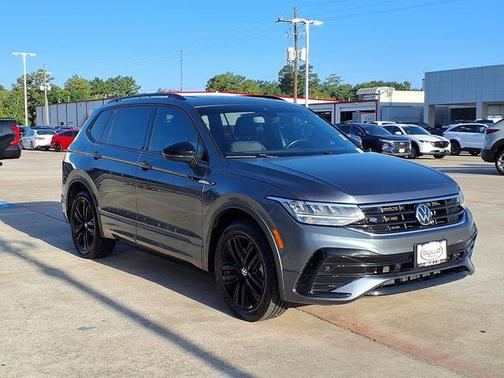 Platinum Gray Metallic 2022 Volkswagen Tiguan 2.0T SE R-Line Black 4MOTION
