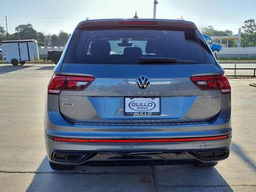 Platinum Gray Metallic 2022 Volkswagen Tiguan 2.0T SE R-Line Black 4MOTION