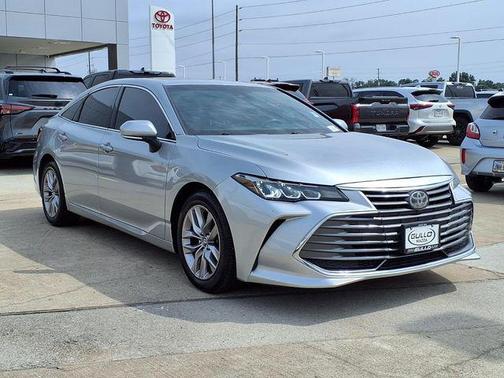 Celestial Silver Metallic 2019 Toyota Avalon XLE