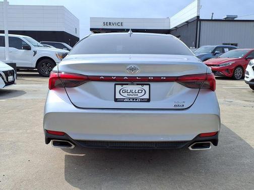Celestial Silver Metallic 2019 Toyota Avalon XLE