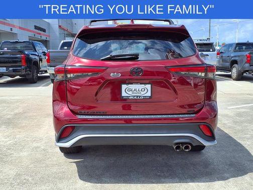 Pearl 2023 Toyota Highlander XSE