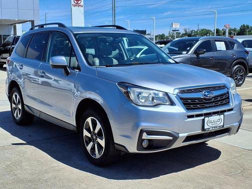 Ice Silver Metallic 2017 Subaru Forester 2.5i Limited