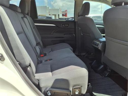 2018 Toyota Highlander LE