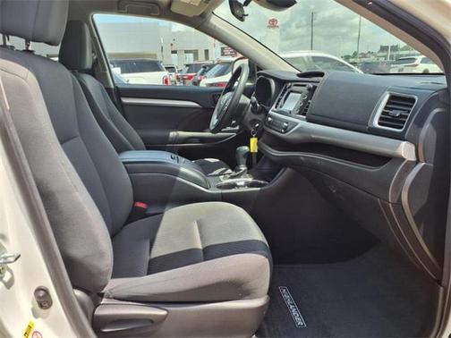 2018 Toyota Highlander LE