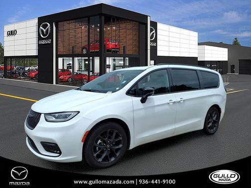 Bright White Clearcoat 2025 Chrysler Pacifica Limited