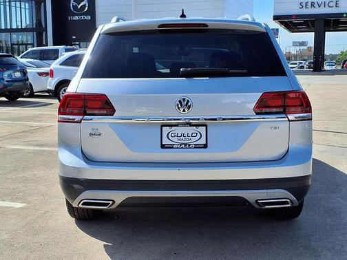 Reflex Silver Metallic 2018 Volkswagen Atlas 2.0T SE w/Technology