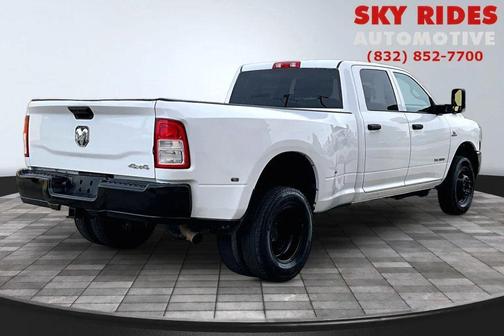 Bright White Clearcoat 2022 RAM 3500 Tradesman Crew Cab 4x4 8' Box