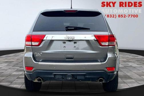 Gray 2011 Jeep Grand Cherokee Overland