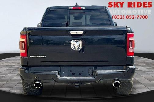 Diamond Black Crystal Pearlcoat 2021 RAM 1500 Laramie
