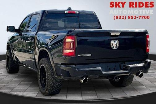 Diamond Black Crystal Pearlcoat 2021 RAM 1500 Laramie