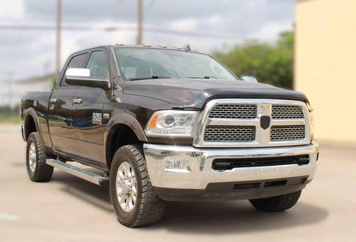 2017 RAM 2500 Laramie Crew Cab 4x4 6'4' Box