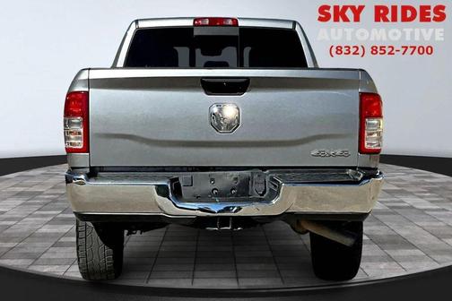 2022 RAM 2500 Tradesman Crew Cab 4x4 6'4' Box