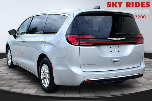 Silver Mist Clearcoat 2024 Chrysler Pacifica Touring L