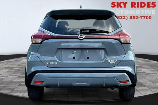 2021 Nissan Kicks SR