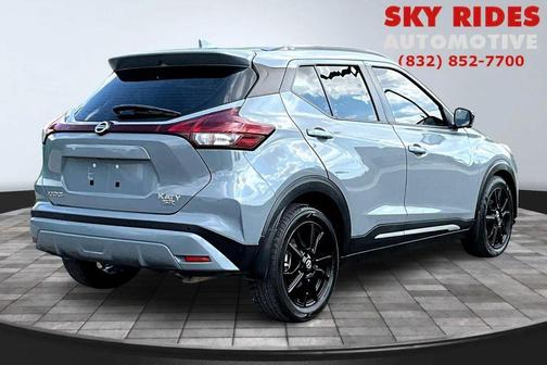 2021 Nissan Kicks SR