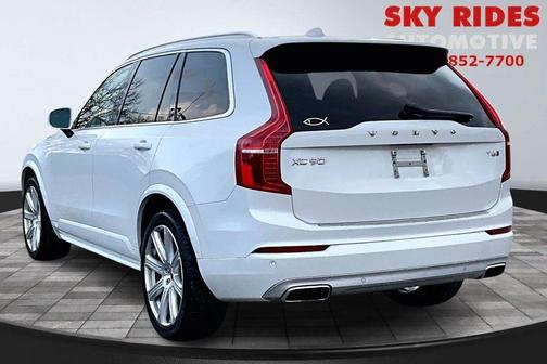 2021 Volvo XC90 T6 Momentum