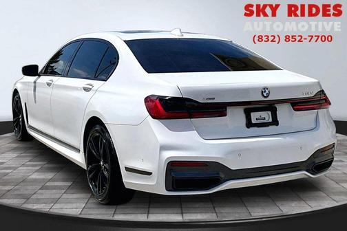 Alpine White 2021 BMW 750 i xDrive