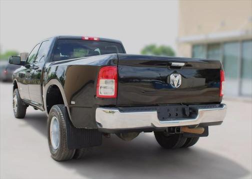 2022 RAM 3500 Big Horn Crew Cab 4x4 8' Box