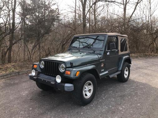 Photo 3 of 25 of 2002 Jeep Wrangler Sahara
