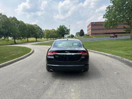 2010 Jaguar XF Premium Luxury