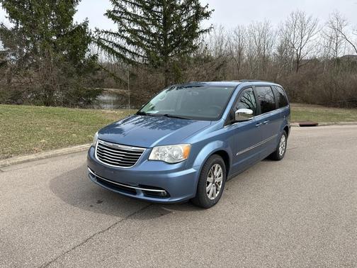 2011 Chrysler Town & Country Touring-L