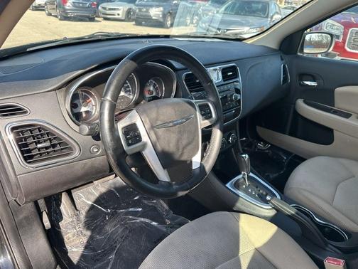 2013 Chrysler 200 Touring