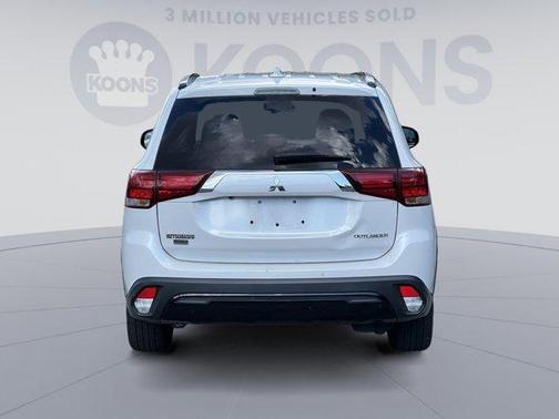 Photo 4 of 26 of 2019 Mitsubishi Outlander LE