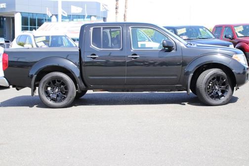 Photo 5 of 20 of 2019 Nissan Frontier SV