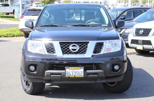 Photo 3 of 20 of 2019 Nissan Frontier SV